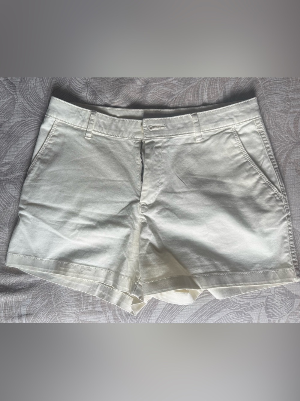 Midrise slim fit shorts